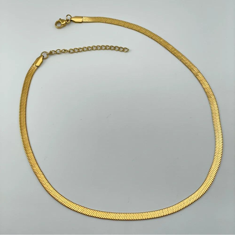 Elegant Y2K Gold Herringbone Choker Necklace 14.5- 16.5” Adjustable Chain